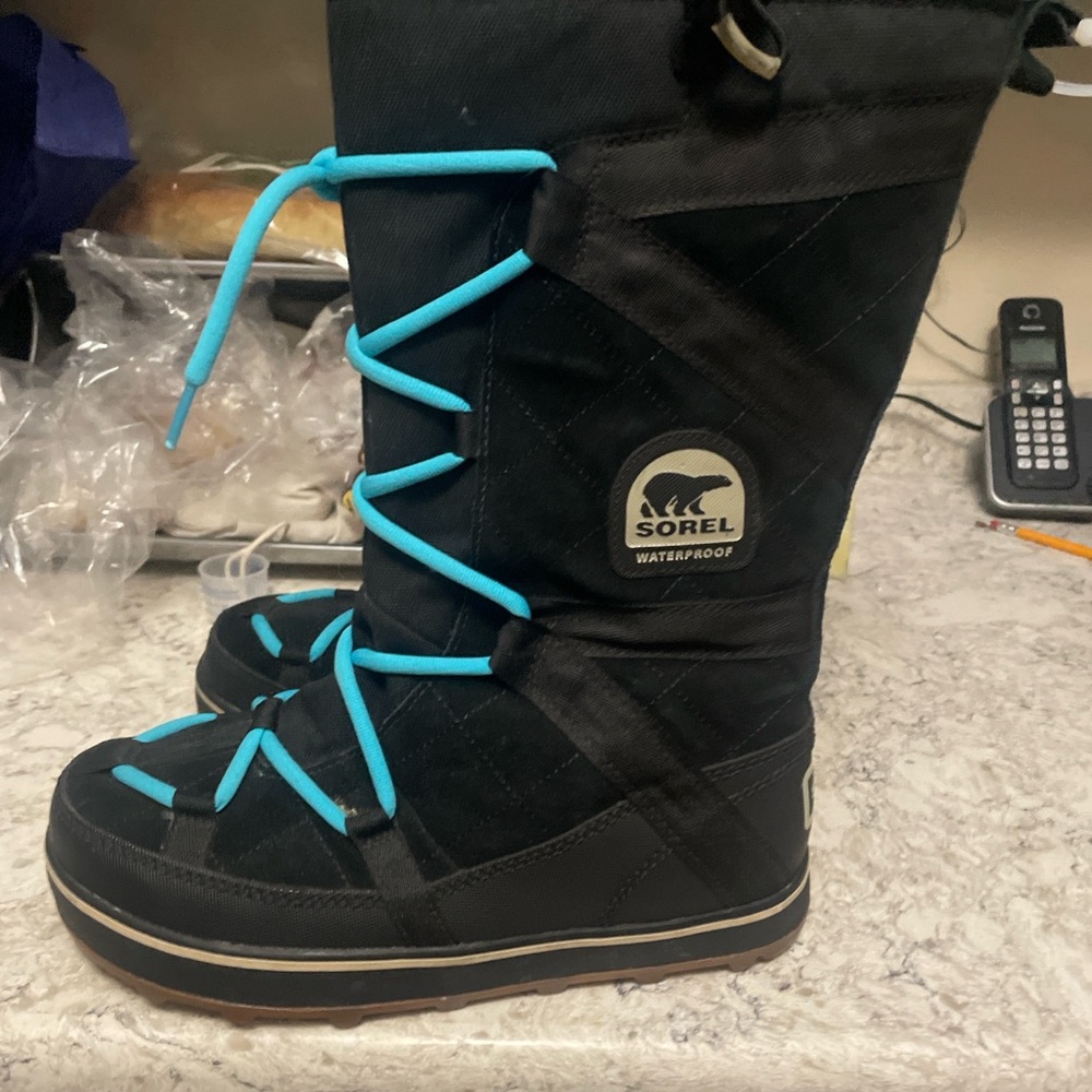 Sorel Black Fuzzy Lined Footwear